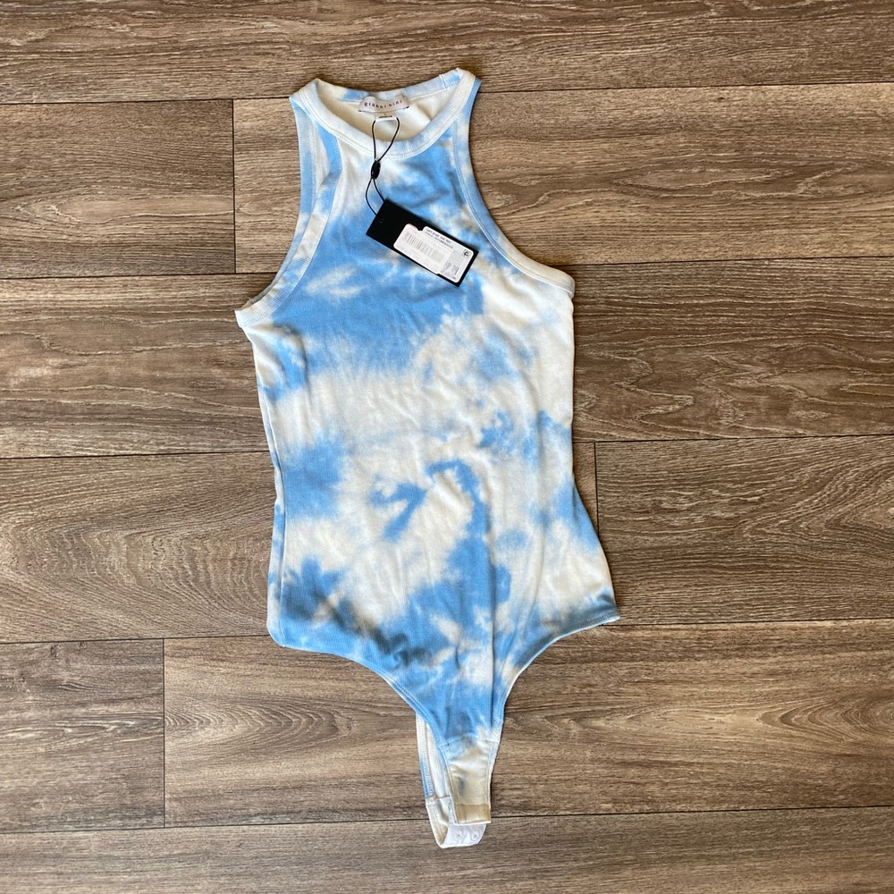 🌺 NWT Gianni Bini blue & white bodysuit
